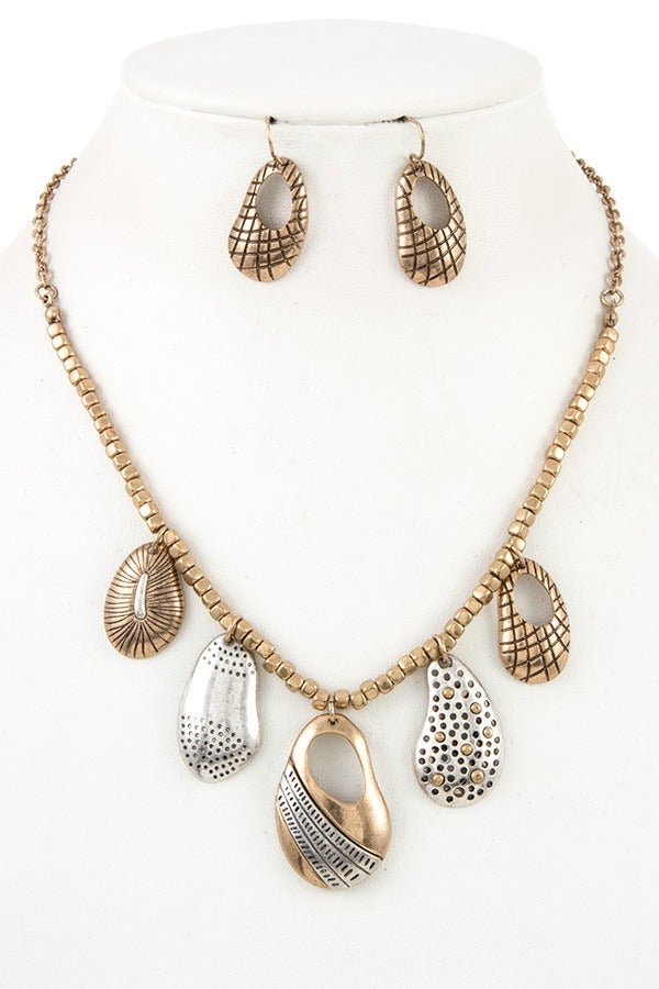 Detailed link dangle pendant chain necklace set